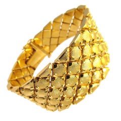 Superb Gold Articulated Tuffted Tank Bracelet