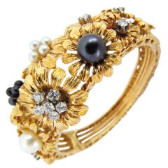 Superb Gold, Diamond 
Pearl Bracelet / Bangle