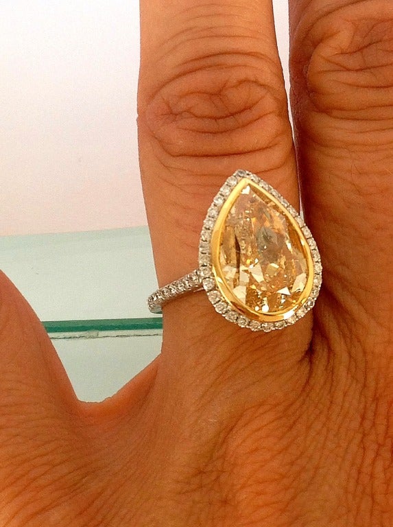 Elegant Large Pear Shape Yellow Diamond Ring In Excellent Condition In Coral Gables, FL
