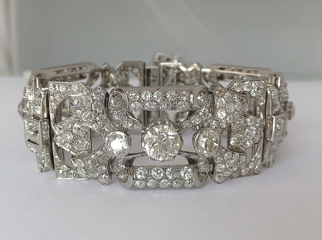 Lavish Diamond & Platinum Bracelet In Excellent Condition In Coral Gables, FL