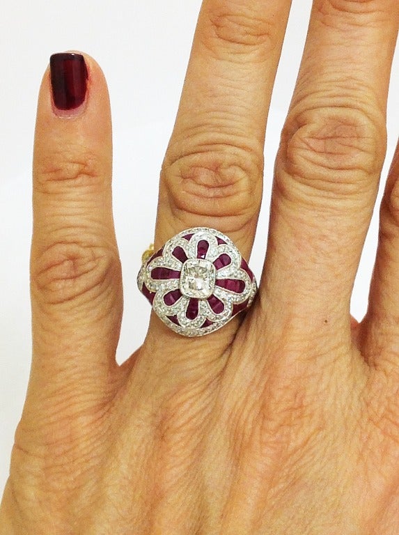 Ruby Diamond Platinum Ring In Excellent Condition For Sale In Coral Gables, FL
