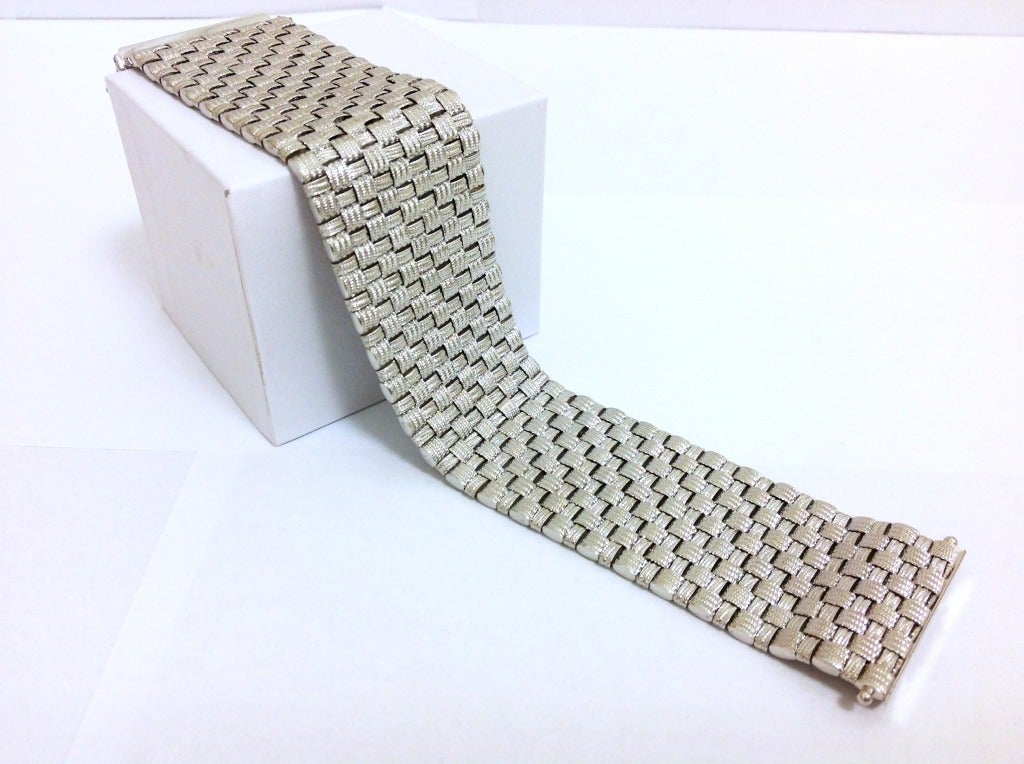 Superbly Articulated White Gold Bracelet