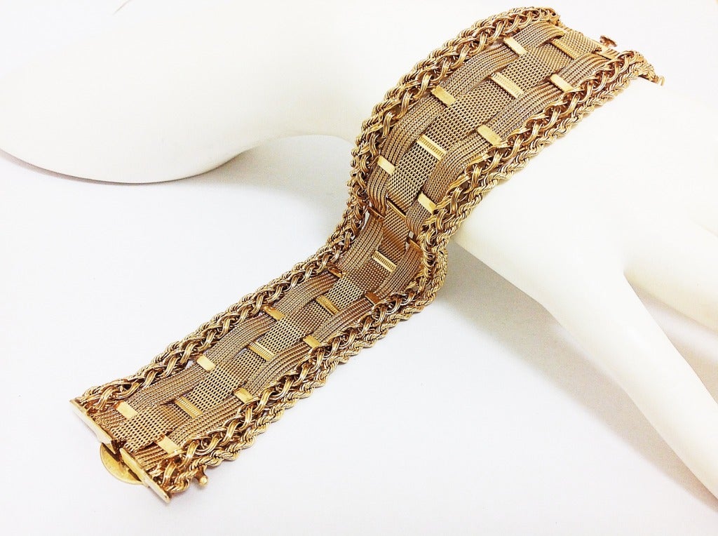 Classic Large Woven Bracelet In Good Condition For Sale In Coral Gables, FL
