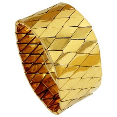 Retro Ultra Chic Large Gold Articulated Tank Bracelet