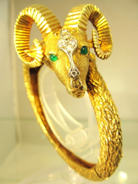 Superb Bold Le Triomphe, gold ram's head motif bangle, with detail emerald cabochon eyes and diamond head piece. Wonderful detail around bangle. Fits beautifully and feels great on. Dense to the touch. Signed on clasp.
Classic chic from day to