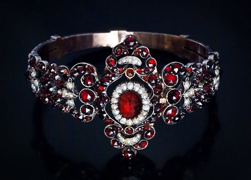 Antique Victorian Era Garnet Bracelet In Excellent Condition In Chicago, IL