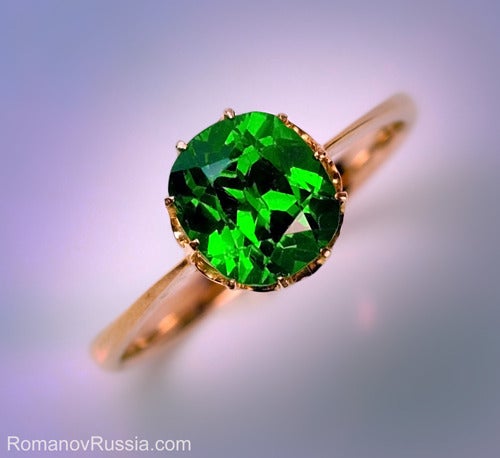 Exceptional Russian Demantoid Ring c. 1910 In Good Condition In Chicago, IL