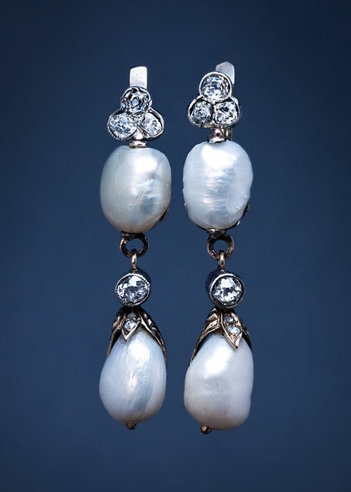 Art Nouveau Baroque Pearl Diamond Gold Dangle Earrings In Excellent Condition In Chicago, IL