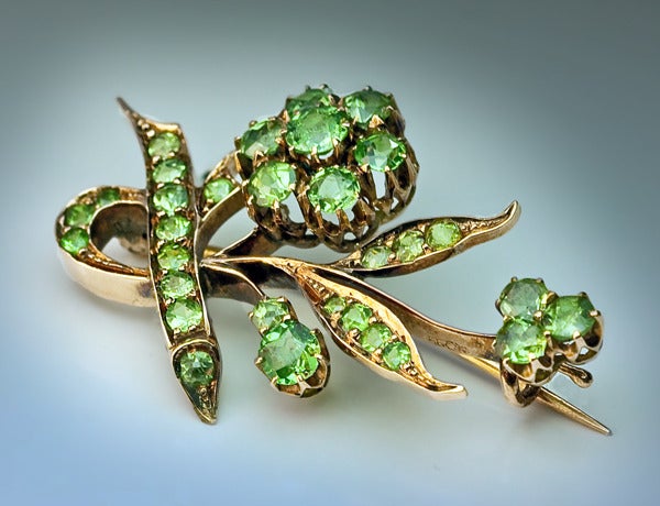 Art Nouveau Russian Demantoid Gold Brooch In Excellent Condition In Chicago, IL