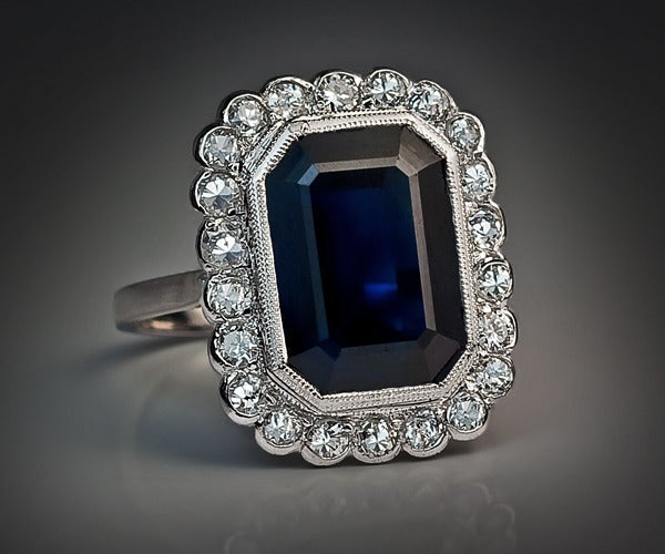 French Sapphire Diamond Platinum Ring 1920s In Excellent Condition In Chicago, IL
