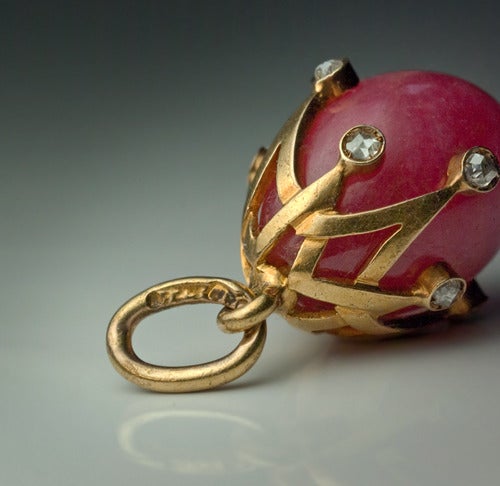 Antique Russian Miniature Egg Pendant In Excellent Condition In Chicago, IL