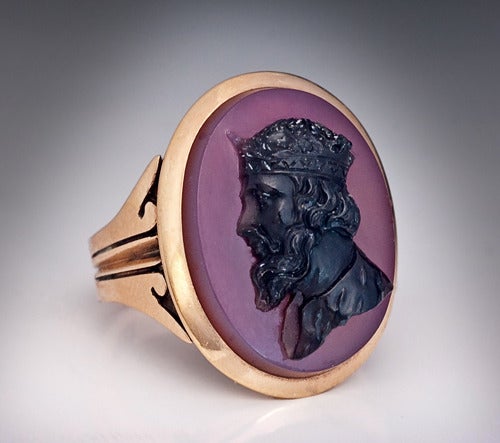 Antique Agate Cameo Gold Ring In Excellent Condition In Chicago, IL