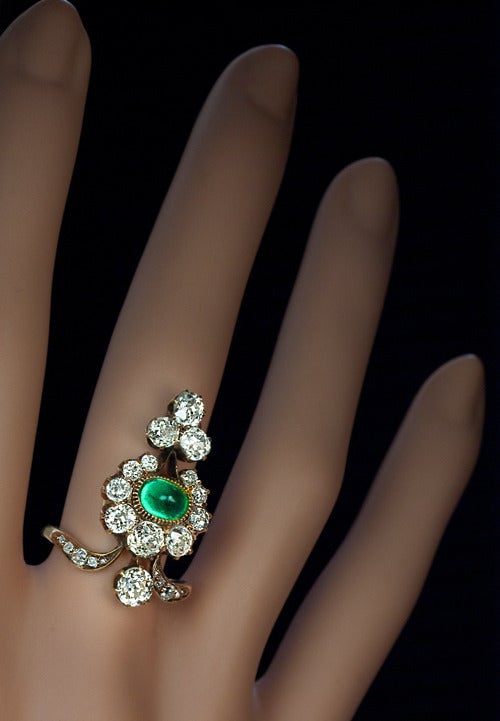 Antique Russian Emerald Diamond Gold Ring In Excellent Condition In Chicago, IL