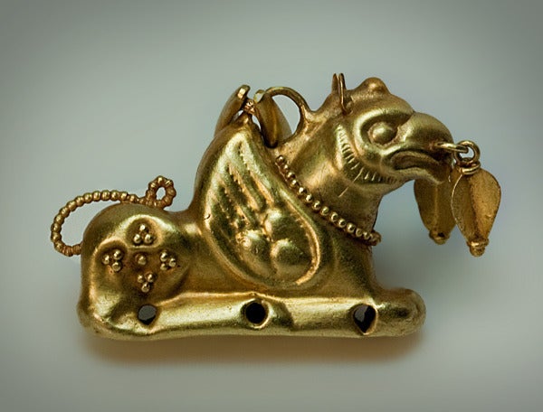 Hellenistic Gold Griffin Pendant 3rd-1st Century BC In Excellent Condition In Chicago, IL
