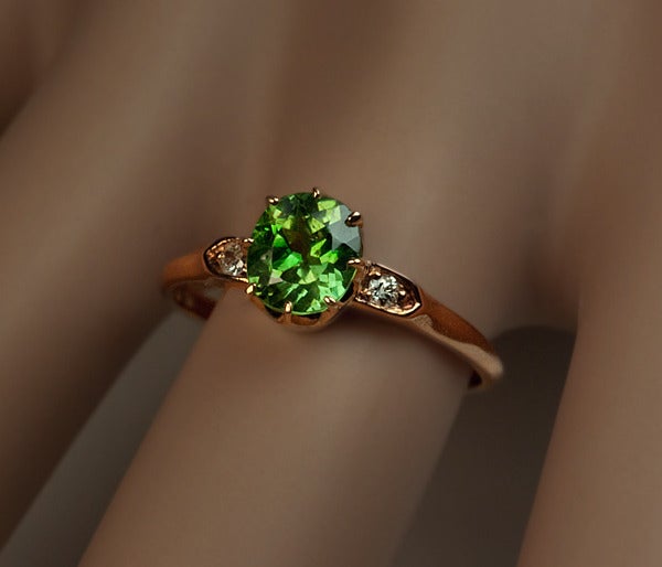 Antique Russian Demantoid Engagement Ring In Excellent Condition In Chicago, IL