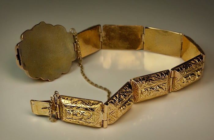 Antique Georgian Carved Jade Gold Bracelet with Islamic Scripture For Sale 2