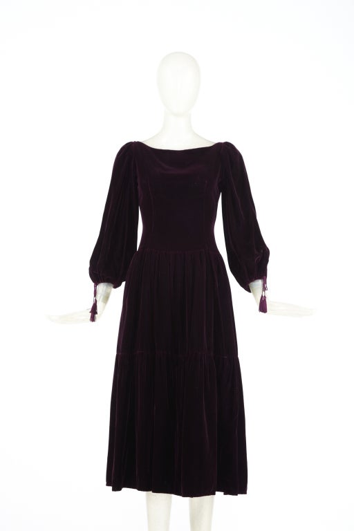 OSCAR DE LA RENTA 1970s Purple Tassel Peasant Dress In Excellent Condition For Sale In New York, NY