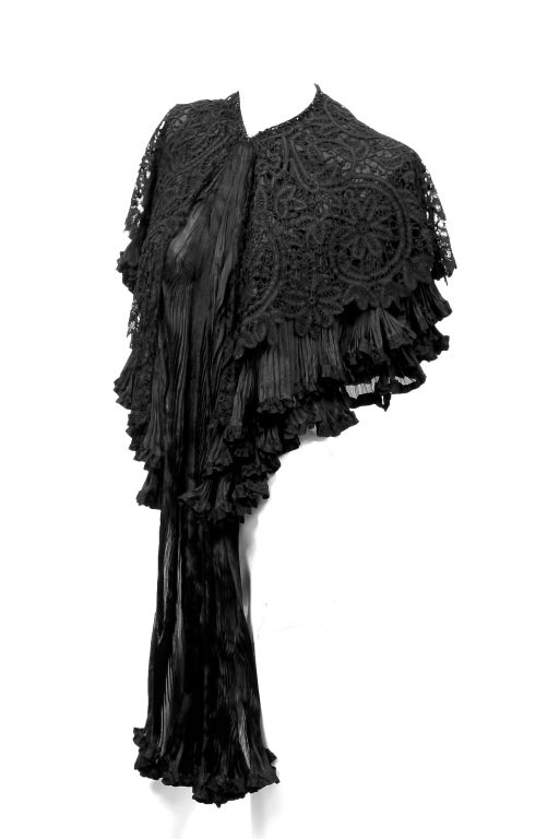 Victorian Lace, Jet and Silk Cape In Excellent Condition For Sale In New York, NY
