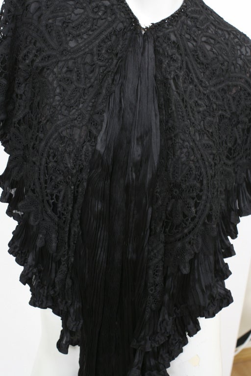 Victorian Lace, Jet and Silk Cape For Sale 3