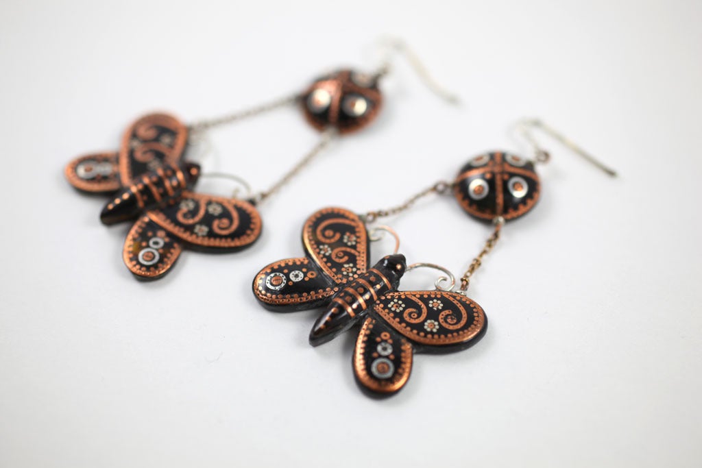 Victorian Butterfly Pique Earrings In Excellent Condition In Stamford, CT