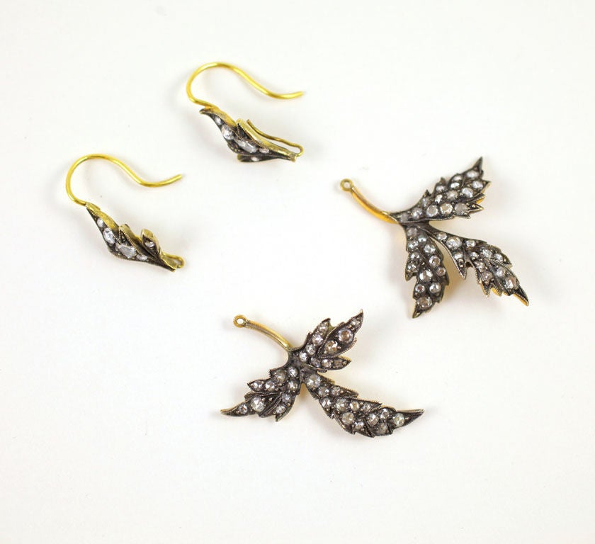 Twinkling Diamond Leaves in Victorian Earrings In Excellent Condition In Stamford, CT