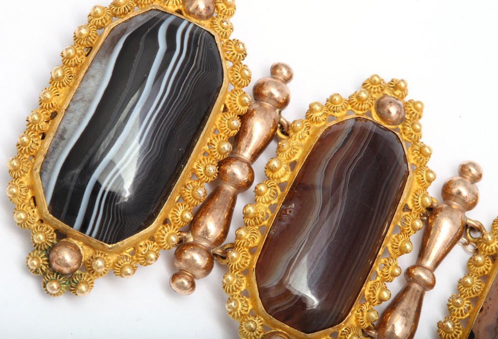 Georgian Wide Banded Agate Pinchbeck Bracelet In Excellent Condition For Sale In Stamford, CT