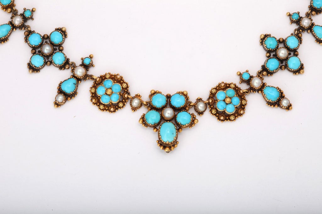 Victorien Un collier ancien victorien en perles naturelles et turquoises en vente