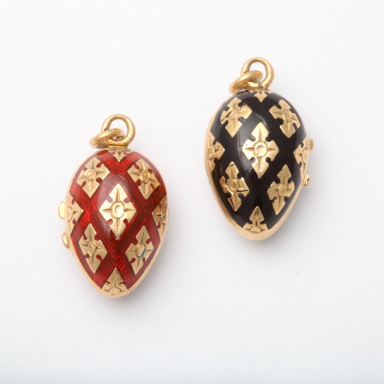 Gem red and black enamel contrast with gleaming 18kt gold in fraternal twin mini lockets, beautifully made with geometric cross hatching and delicious in design. The inner surface is vivid in peacock blue. Framed crystal inside for mementos. You see