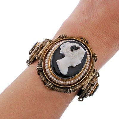 Victorian Hard Stone Cameo & Natural Pearl Gold Bracelet 5