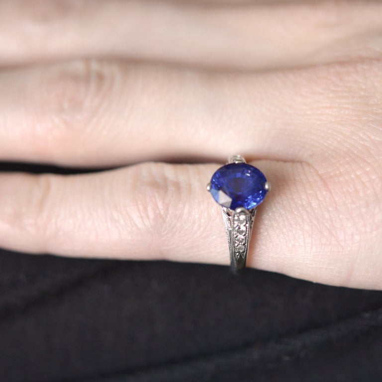 Contemporary Ceylon Sapphire Diamond Ring 2