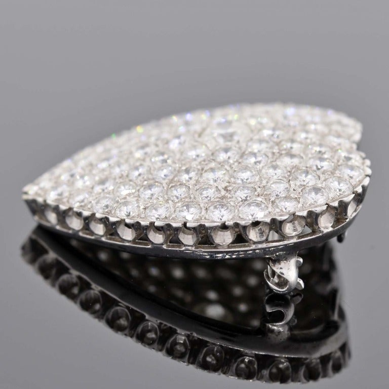 Pendentif à épingle en forme de cœur avec diamants sertis en pavé Excellent état - En vente à Narberth, PA