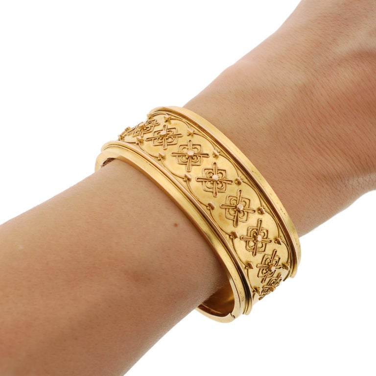 Victorian Gold Etruscan Hinged Bangle Bracelet 1