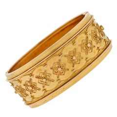 Victorian Gold Etruscan Hinged Bangle Bracelet