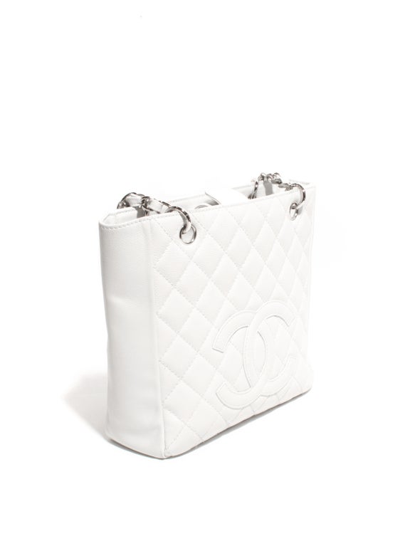 Women's Chanel White Caviar Quilted Tote Bag For Sale