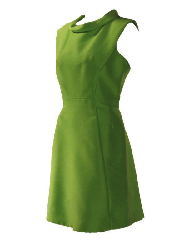 Emphasis bold and bright hues while in this 1950's Suzy Perette sleeveless shift dress. Cleverly crafted, this dress features an open neck rolled collar and smartly place dart to achieve a stylize figure. Dress is illuminated with a bright hue of