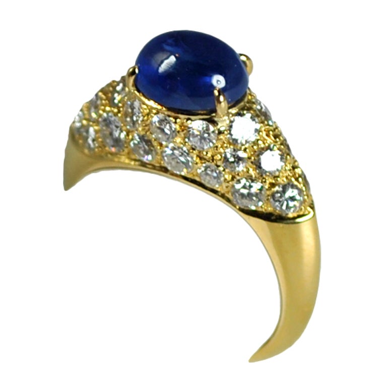 Van Cleef and Arpels Cabochon Sapphire Ring For Sale