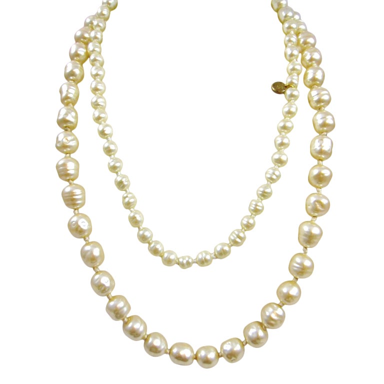 CHANEL Champange Baroque Pearl 44" necklace, 1981 For Sale
