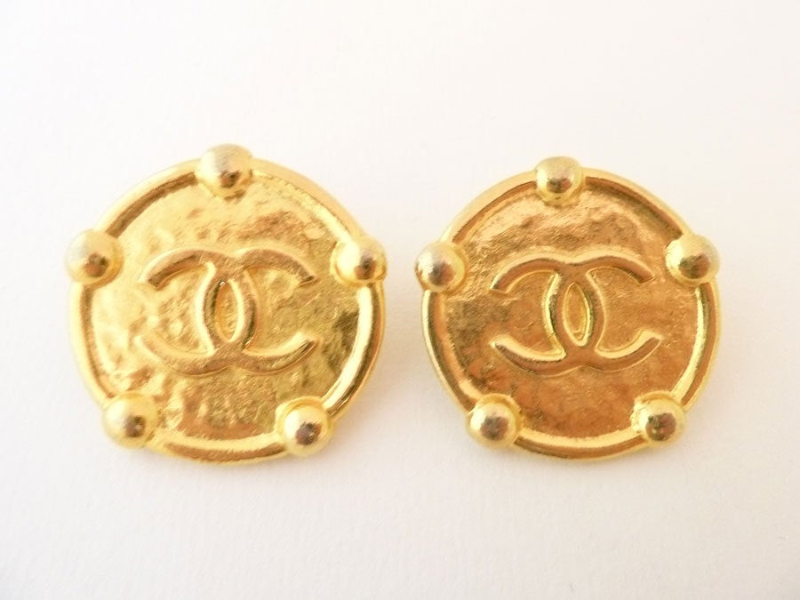This season 25 rare vintage signed Chanel earrings feature the CC logo in a gold-tone setting.  In excellent condition, these clip earrings measure 1 ½” in diameter and are signed Chanel 25 Made in France.