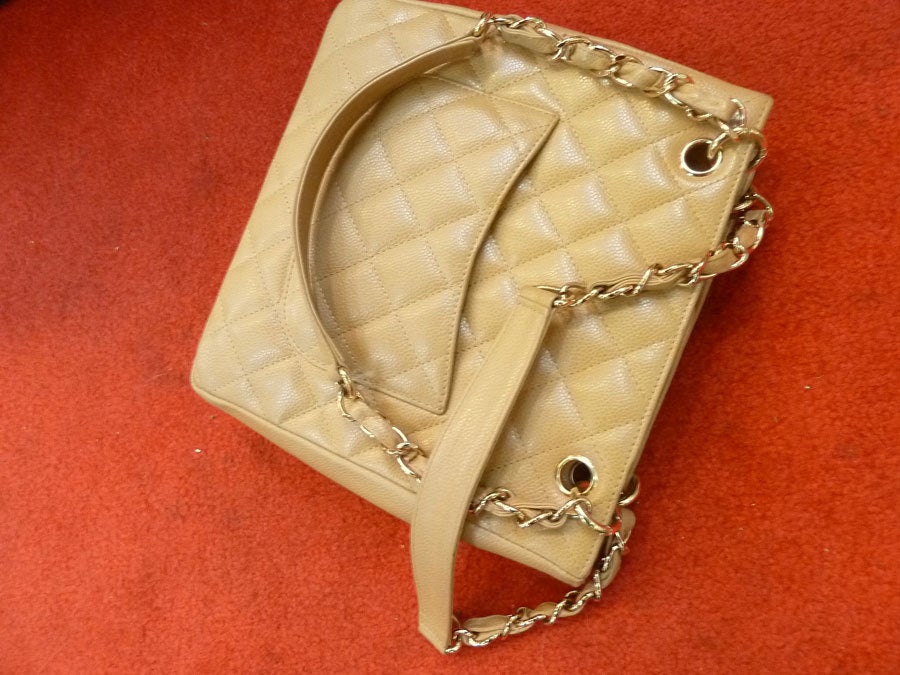 Vintage Signed Chanel Italy Beige Leather Purse For Sale 1