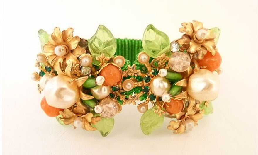 Vintage Green and Faux Coral Bead Clamper Bracelet For Sale 2