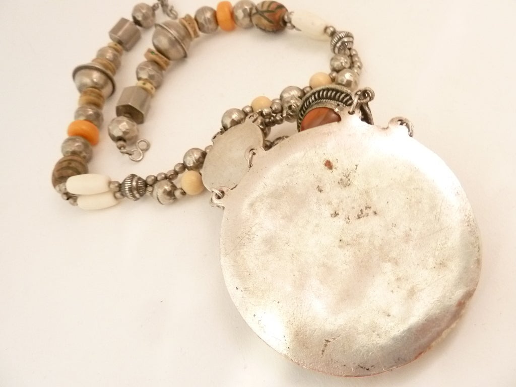 Vintage Carved Jade, Agate & Amber Pendant Necklace For Sale 2