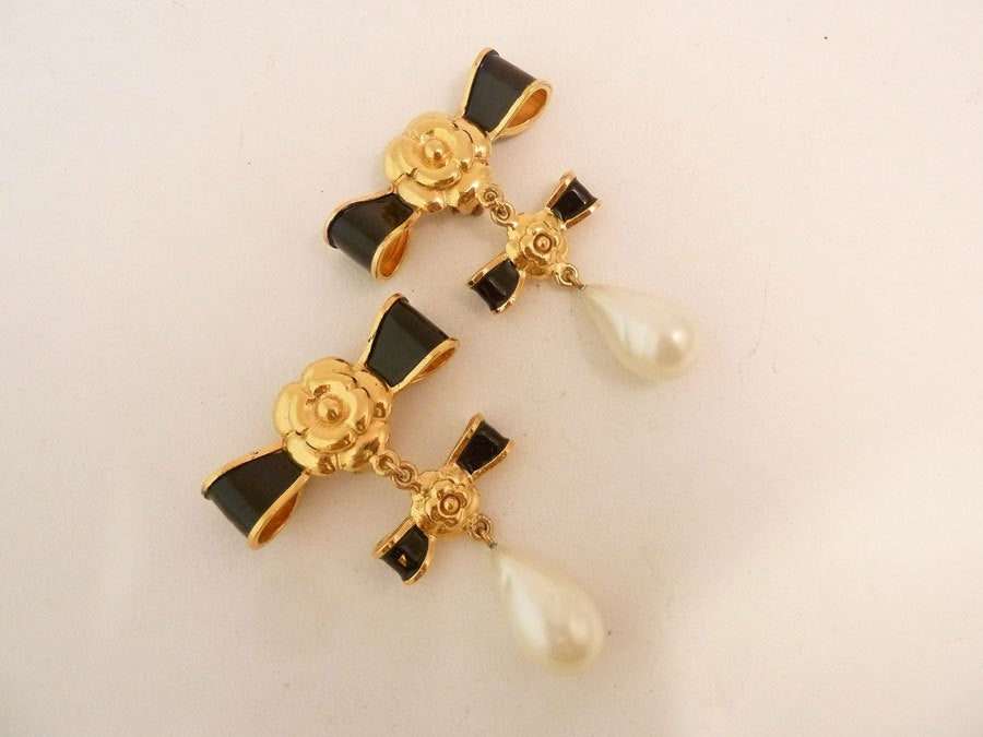 I yearned to have these beauties and this week I was lucky to find them. These vintage signed Chanel earrings feature teardrop shape faux pearls with black enamel bows showing the double CCs of the house of Chanel on a gold-tone setting.  In