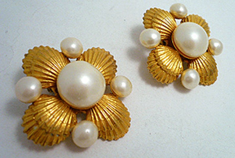 Vintage Chanel Faux Pearl Shell Design Earrings In Excellent Condition For Sale In New York, NY