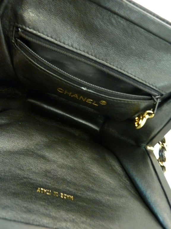 Women's Vintage Signed Chanel Black Leather Quilted Purse For Sale
