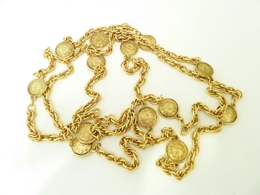 LONG Vintage Classic Signed Golden Chanel Medallion Sautoir In Excellent Condition For Sale In New York, NY