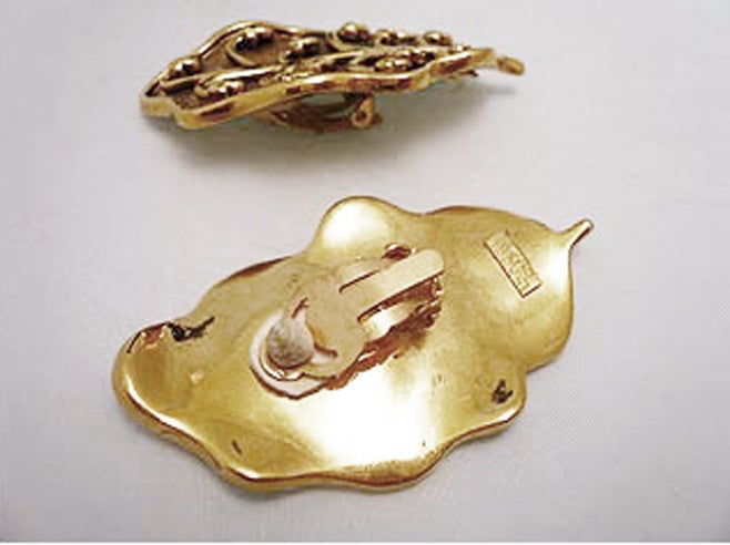 Isabel Canovas Vintage Faux Gold Leaf Earrings In Excellent Condition For Sale In New York, NY