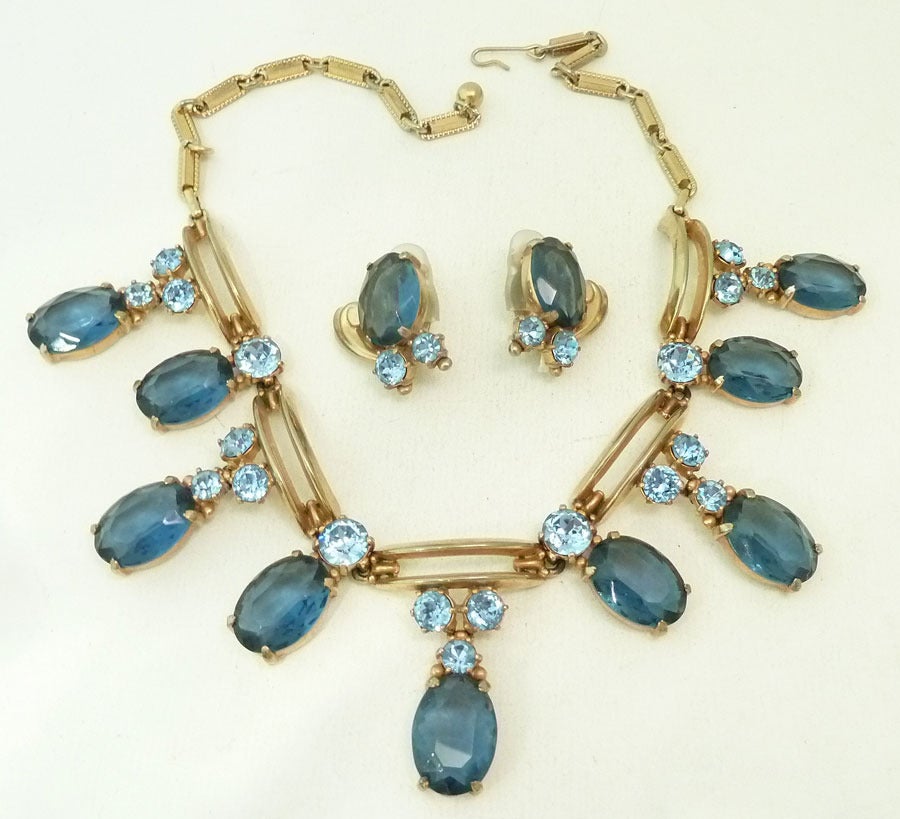 Vintage Signed Schiaparelli Necklace & Earrings In Excellent Condition For Sale In New York, NY