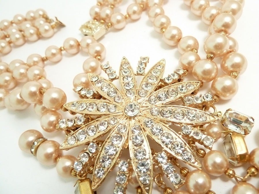 Vintage Multi-Strand Pink Faux Pearl Pendant Necklace In Excellent Condition For Sale In New York, NY