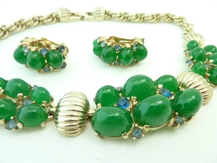 Vintage Signed Marcel Boucher Green Cabochons Goldtone Necklace & Earrings In Excellent Condition For Sale In New York, NY