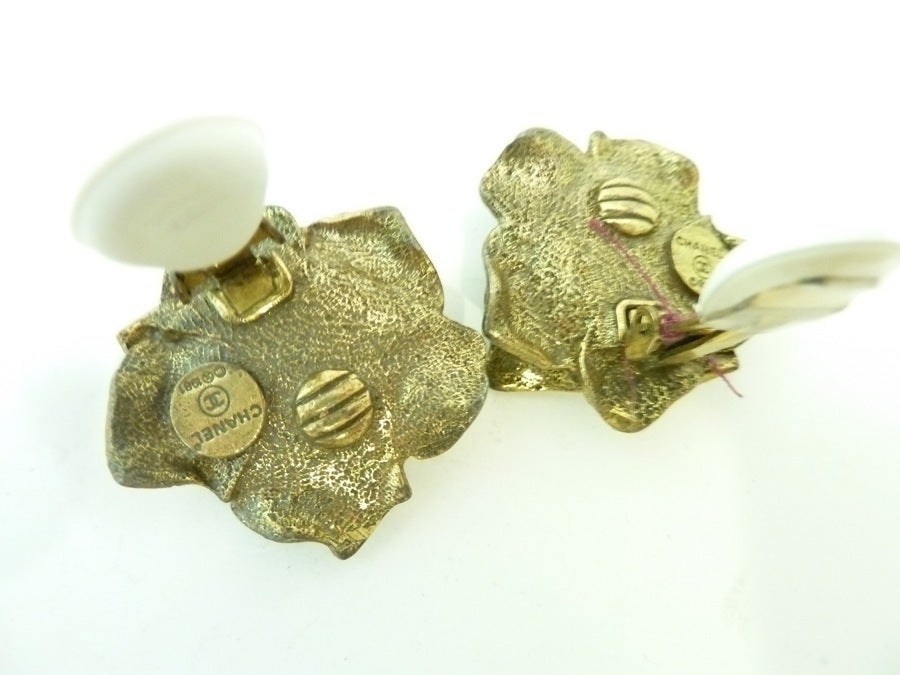 Chanel Vintage Gripoix Glass Earrings, 1981  In Excellent Condition For Sale In New York, NY